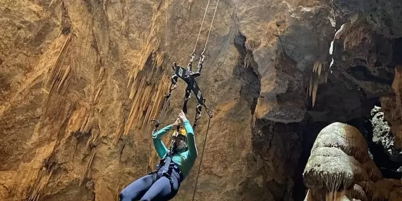 Abismo Anhumas, Bonito MS: abseiling 72 metres into a lake underground