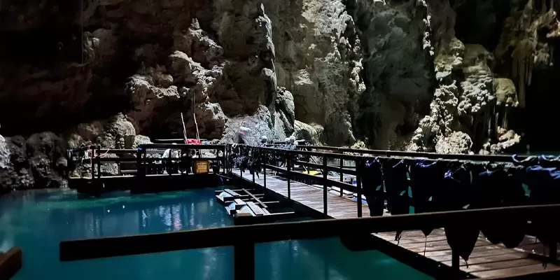 Abismo Anhumas, Bonito MS: abseiling 72 metres into a lake underground