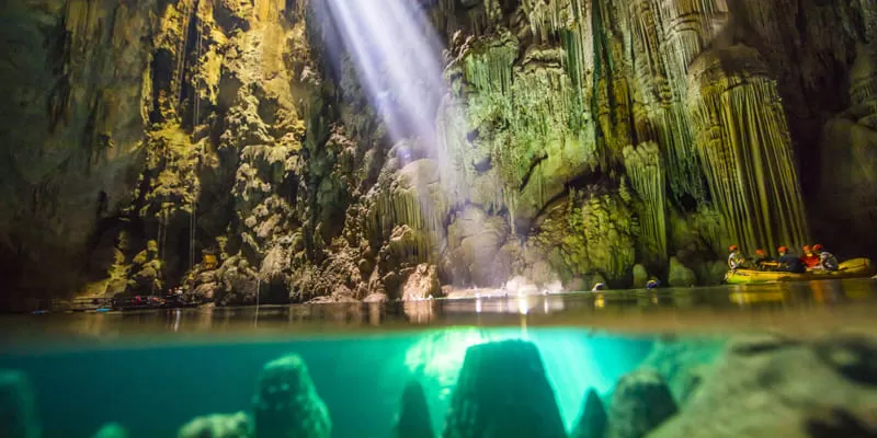 Abismo Anhumas, Bonito MS: abseiling 72 metres into a lake underground