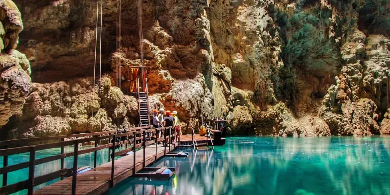 Abismo Anhumas, Bonito MS: abseiling 72 metres into a lake underground