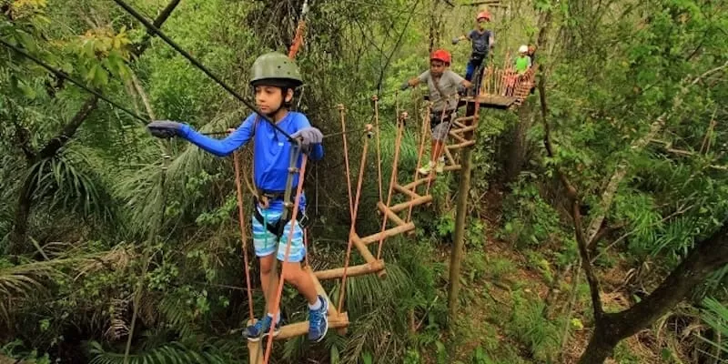 Cabanas, Bonito MS: a canopy course, ziplines and river tubing