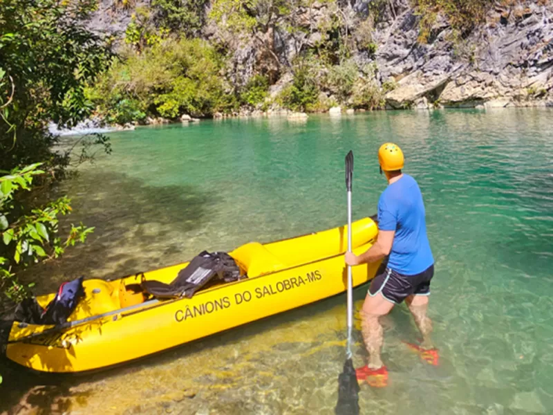 Salobra Canyons, Bodoquena MS: rock walls and cold water