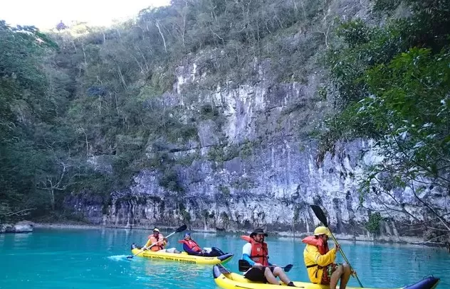 Salobra Canyons, Bodoquena MS: rock walls and cold water