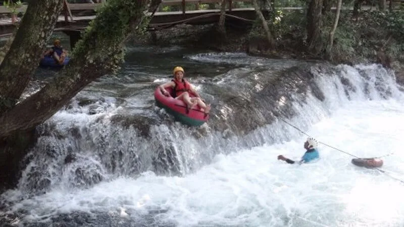 Stand up paddle em trecho calmo do Rio Formoso