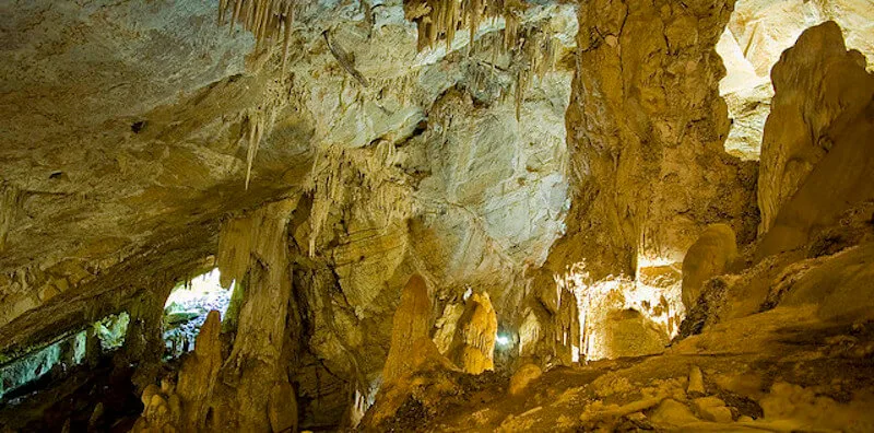São Miguel Caves, Bonito MS: a cave, a canopy bridge and a short trail