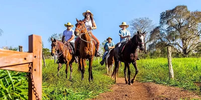 Parque Ecológico Rio Formoso, Bonito MS: boia cross, cavalgada e banho de rio
