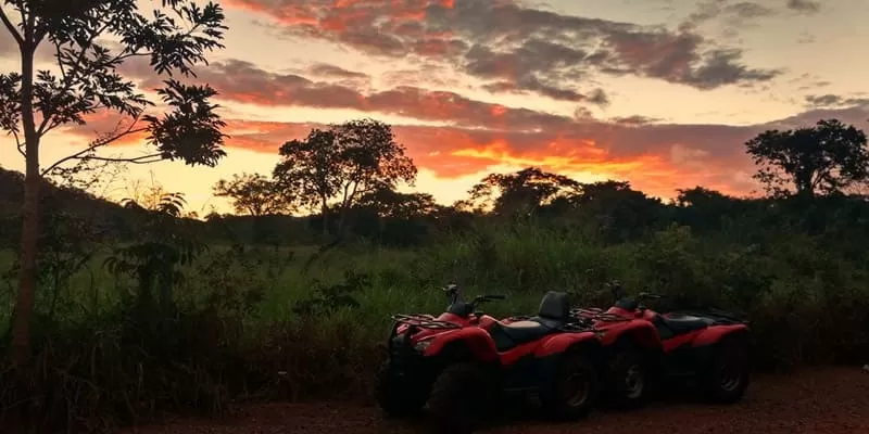 Quad sulla Trilha Boiadeira, Bonito MS: strade del bestiame e campo aperto