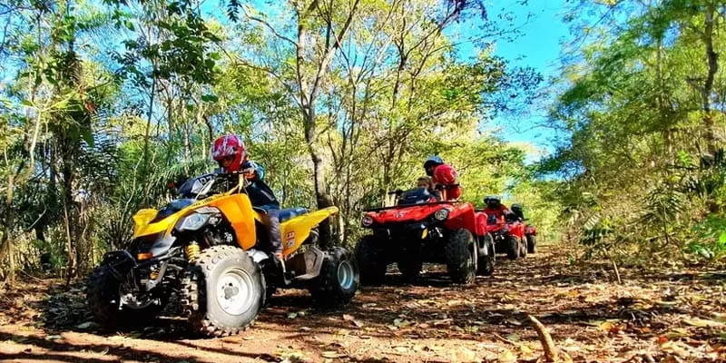 Quad biking the Serra Trail, Bonito MS: relief, forest and a viewpoint
